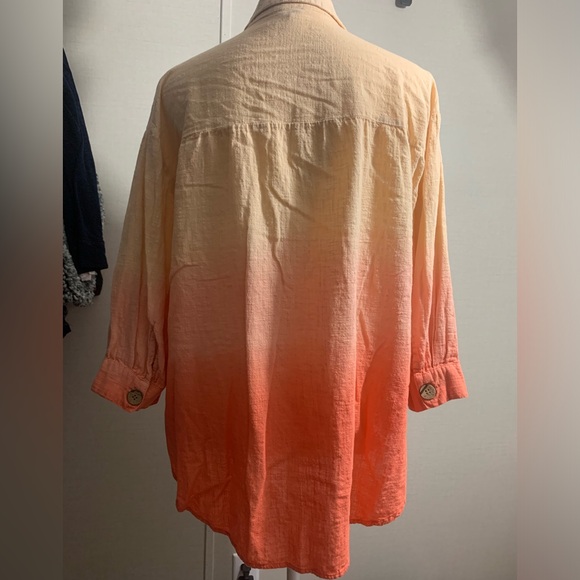 Woman’s 3/4 sleeve blouse - Picture 2 of 6